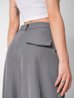 Load image into Gallery viewer, Pantalón Night Pinstripes gris
