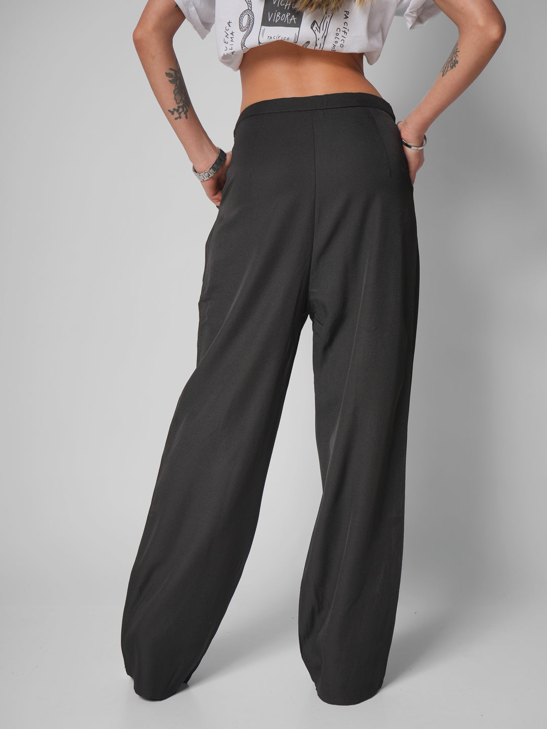 Pantalon asimetric room