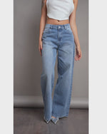 Load and play video in Gallery viewer, Jean wide leg cloud
