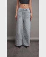 Load and play video in Gallery viewer, Jean wide leg silver static
