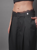 Load and play video in Gallery viewer, Pantalón prenses Affair
