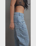 Load and play video in Gallery viewer, Jean wide leg faded
